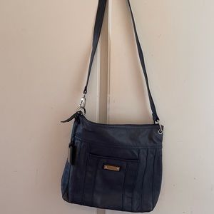 A Versatile & Roomy Tignanello Bag!